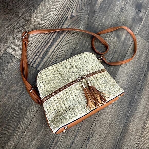 Front Pocket Knit Tassel straw Boho Crossbody Bag - Picture 1 of 9